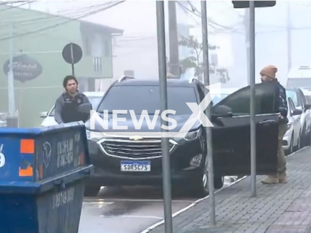 The operation of the Bodies of the Public Ministry of Parana in Araucaria City Hall, on Thursday, 1 June, 2023.
The operation was carried at the house of Mayor Hissam Hussein Dehaini  to investigate possible crimes against the public administration.
Note: Photo is a screenshot from a video(Newsflash).