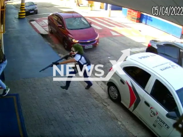 Heavily armed and masked men robbed a supermarket in Socoraba, Sao Paulo in Brazil in April 2022.
Note: Photo is a screenshot from a video(Newsflash).