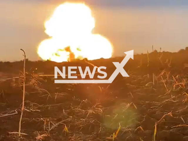 The moment when the Russian tank was destroyed by its fellow paratroopers in Ukraine. Note: This picture is a screenshot from the video. (@dshv25opdbr/Newsflash)