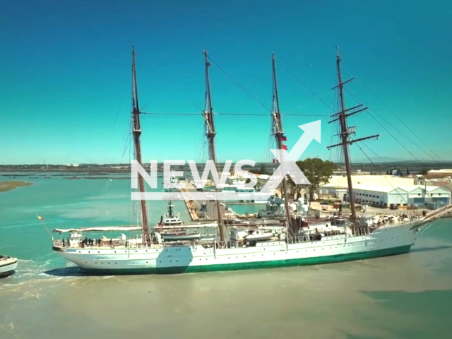 Moment of the arrival of the boat Juan Sebastian Elcano in shipyard Navantia to be repaired. Note: This picture is a screenshot from the video. (Navantia/Clipzilla)