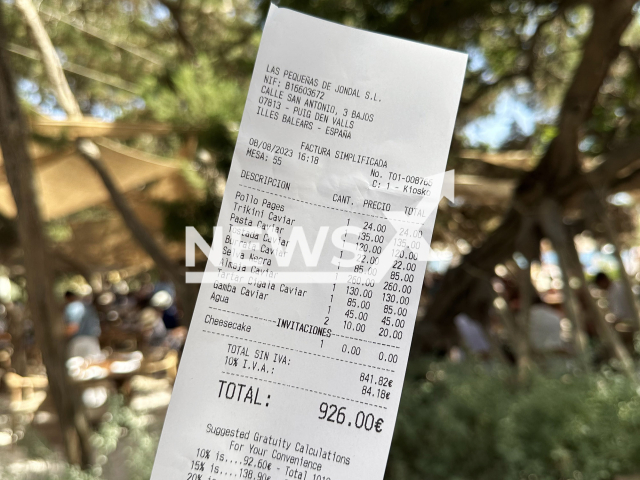 Gastronomic influencer Pablo Cabezali shows the bill where he was charged EUR10 for a bottle of water in Ibiza, Spain, undated. The ticket also shows the Black Forest dish, for which he was charged 260 euros. Note: Private photo. (@CenandoconPablo/Newsflash)