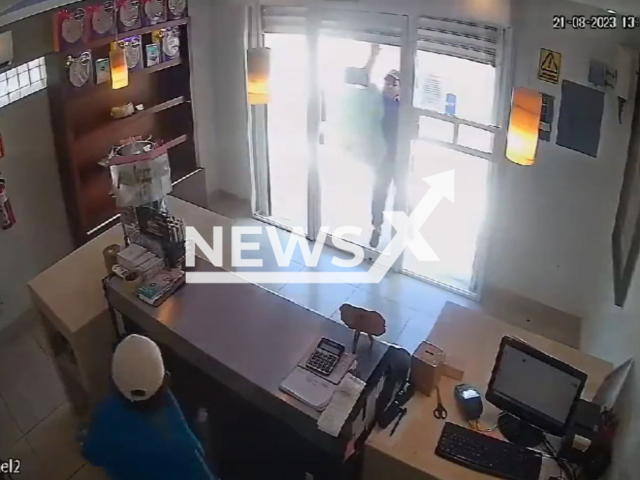 An alleged thief pleads with a bakery worker to let him out of the shop in Campeche, Mexico, on Monday, Aug. 21, 2023. He was arrested by police after getting out of the bakery through a window.Note: Picture is a screenshot from video (Newsflash)