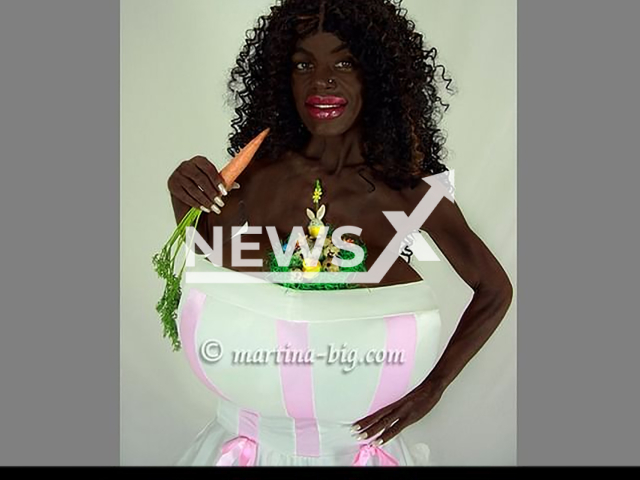 German model Martina Big squeezed herself into a super tight outfit and sent Easter greetings.
Note: Photo is a screenshot from Instagram(@busty.model.martina.big/Newsflash).