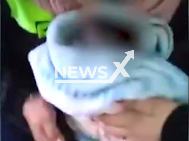 Police help a woman in labor give birth in car in Puebla, Mexico.
Note: Picture is screenshot from a video. (Clipzilla)