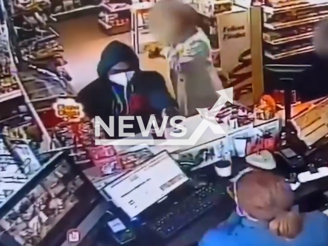 An alleged thief pays for a soda after robbing a gas station in Andalusia, Spain, Jan. 2, 2024. The young man and one of his accomplices have already been arrested. Note: Picture is screenshot from a video. (Newsflash)