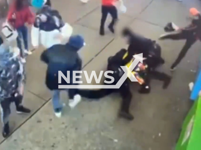 Suspects beat police officers during arrest in New York City, New York, USA, on Saturday, Jan. 27, 2024. Note: Picture is a screenshot from the video. (@NYPDnews/Clipzilla)