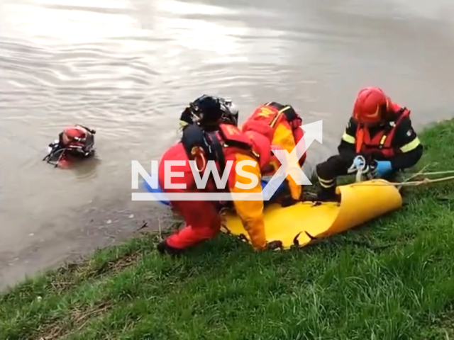 The body of a man inside the sunken van is recovered by fire brigade divers in the Bacchiglione river, in Bovolenta, Italy. Note: Picture is a screenshot from the video. (Interregional Fire Brigade Directorate of Veneto and Trentino Alto Adige/Clipzilla)