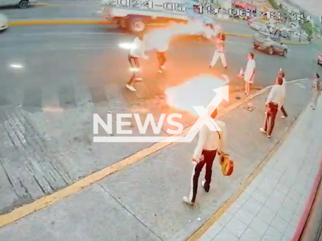 Video shows the fight between mariachis and fire breather in Morelia, Mexico, on Sunday, May 19, 2024. He then tried to set on fire the musicians.Note: Picture is screenshot from a video. (Newsflash)