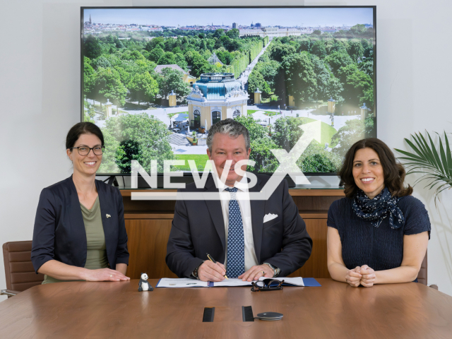 image shows (from left to right) Eveline Dungl, zoological curator at Schoenbrunn Zoo, zoo director Stephan Hering-Hagenbeck, Ana Haschka, commercial director at Schöoebrunn Zoo, undated photo. They signed the cooperation agreement on June 26, 2024. Note: Licensed content. (Daniel Zipanc/Newsflash)