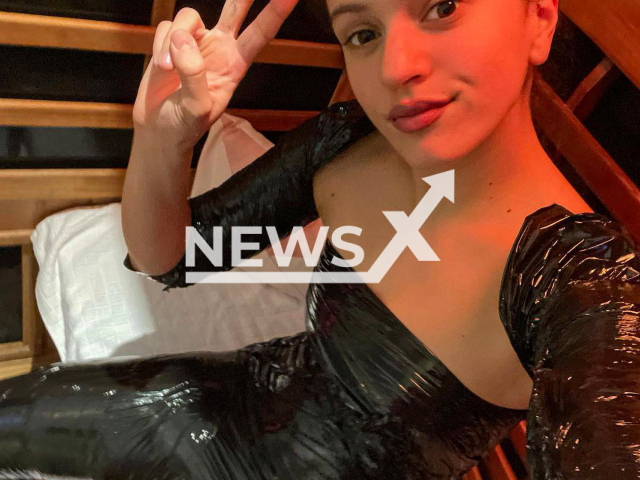 Famous singer Rosalia wrapped her body in adhesive paper and went into a sauna preparing for the Met Gala in May 2022.
Note: Private photo(@rosalia.vt/Newsflash).