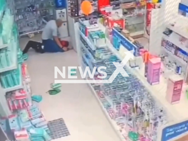 Shop clerk beats up robbers in Balneario Camboriu, Brazil, Saturday, Sep. 14, 2024. Both the victim and the criminal were injured during the fight.Note: Photo is a screenshot from a video. (Newsflash)