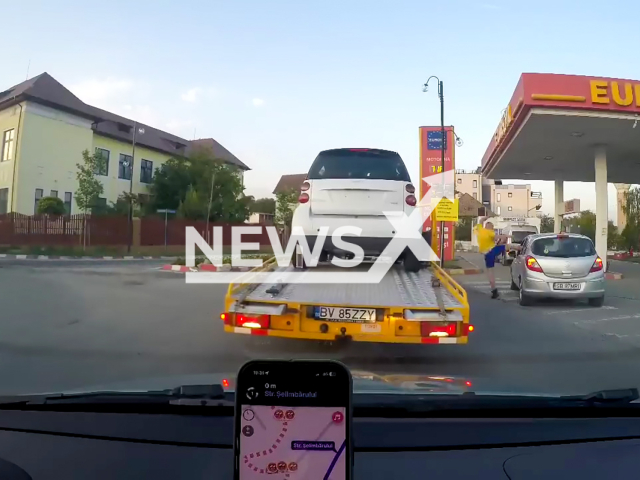 Policeman jumps out of the car and punches and kicks another driver in Sibiu, Romania, Sunday, Sep. 1, 2024. The young man filed a criminal complaint.Note: Photo is a screenshot from a video. (Newsflash)