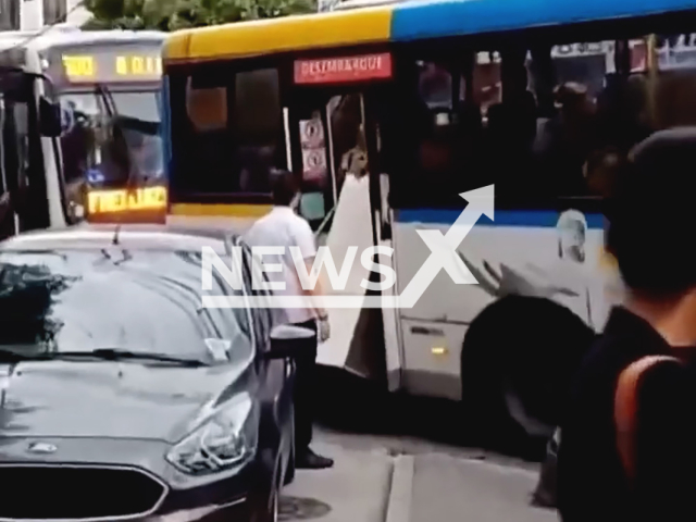 Passenger tries to transport refrigerator on crowded bus in Freguesia, Rio in Brazil, Wednesday, Dec. 18, 2024. As the refrigerator did not fit, the driver asked the man to exit. Note: Photo is a screenshot from a video. (NF/newsX)