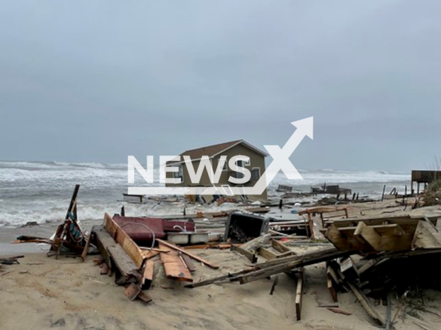 A house in Rodanthe, USA collapsed into the ocean on 10th April. Note: Photo from government agency. (Cape Hatteras National Seashore/Newsflash)