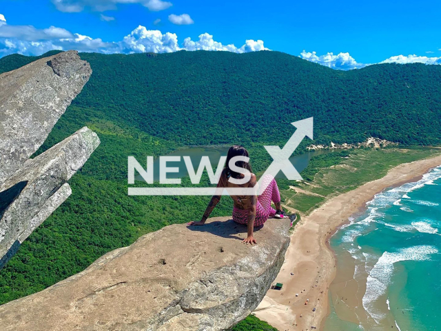 Picture shows tourist at Pedra do Surfista in Florianopolis, Brazil. Risk of collapse limits its access. Note: Private photo taken from social media. (@amandaschietti/NF/newsX)