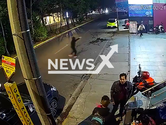 Two groups shoot at themselves in front of a nightclub in Naucalpan, Mexico, on Feb.21, 2025. The incident was caught on CCTV. Note: Photo is a screenshot from a video. (Newsflash/NX)