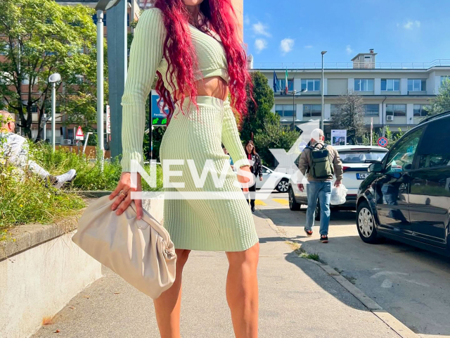 Elisa Corda shows her outfit, undated. The Italian influencer who lost her hand opened an account on OnlyFans.Note: Private photo taken from social media. (@elisanina33/Newsflash/NX)