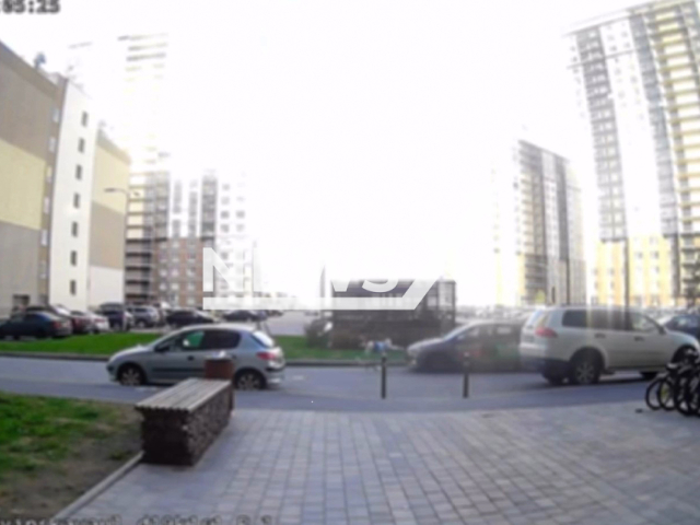VkusVill deliveryman hit a child and fled the scene of the accident in Saint Petersburg, Russia on Sunday, May 4, 2025. Note: Photo is a screenshot from a video. (Clipzilla/NX)