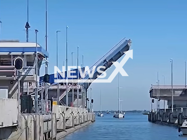 Picture shows the bridge in Lemmer, the Netherlands, undated. A car and a lorry got stuck on May 20, 2025. Note: Image is a screenshot from video. (Newsflash/NX)