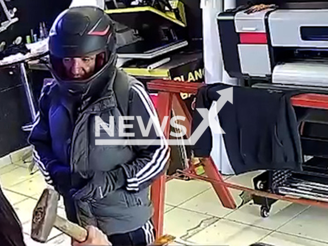 This image is a screen grab of the video supplied titled NewsX-MexHems-01.mp4: A Mexican woman uses a hammer to defend herself from a thief in a workshop in Xochimilco, Mexico City, Mexico on Thursday, June 19, 2025.( Clipzilla/NX)
