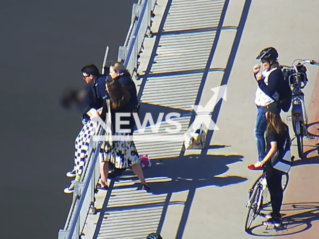 Last minute rescue of a woman who wanted to jump from a bridge in Warsaw in May 2022. Note: Picture is a screenshot from a video (@Policja_KSP/Newsflash)