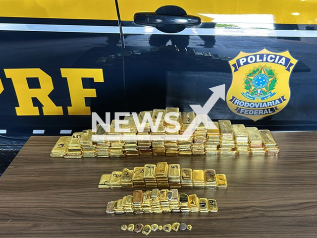 Picture shows over 100 solid gold bars seized in Boa Vista, Brazil, undated. The seizure occurred on Aug. 4, 2025. Note: Police photo. (PRF/Newsflash/NX)