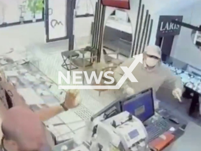 This image is a screen grab of the video supplied titled NewsX-RobGun-01.mp4: A man tries to rob a jeweller with a toy gun in Karabuk, Turkey, on Aug.19,2025.(Clipzilla/NX)