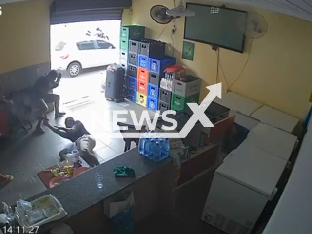 This image is a screen grab of the video supplied titled NewsX-ThiefCops-01.mp4: CCTV shows a 29-year-old suspect, Raimundo Juvenal de Sousa being shot dead by a police officer during an attempted robber while his accomplice escaped in the Anil neighbourhood, Sao Luis, Maranhao, Brazil on Saturday, Aug 23, 2025.(Clipzilla/NX)