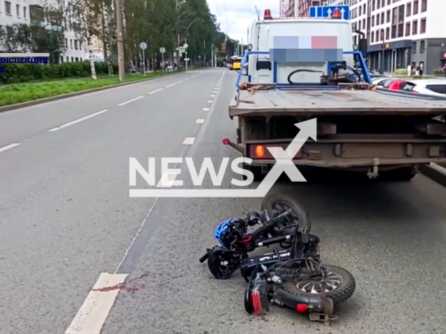 This image is a screen grab of the video supplied titled NewsX-BicycleParked-01.mp4: Footage shows a courier on an electric bicycle crashing into tow truck parked on the sidewalk in Izhevsk, Russia on Friday, Aug 29, 2025. The 21-year-old young courier died.(Clipzilla/NX)