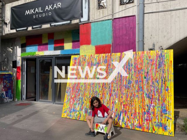 Mikail Akar, 9, from Cologne, Germany, abstract artist, with the biggest painting he  has done so far, 200 by 300 centimetres. 
Note: Photo provided by artist. (@mikails_galerie/Newsflash)