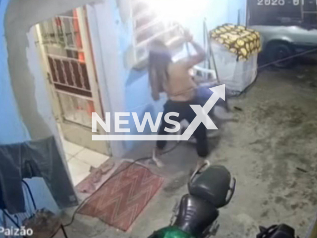 Ewerton Adalberto dos Santos stabs Ivia Stefania da Silva de Castro to death in Pernambuco, Brazil, on Jan.17,2026. The children were watching. Note: Photo is a screenshot from a video. (Newsflash)