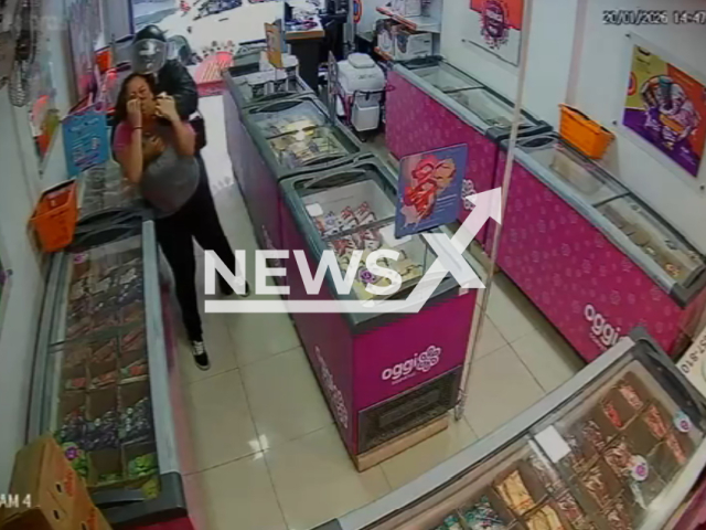 A man tries to rob a worker at an ice cream shop and is beaten in Nova Iguacu, Brazil, on Jan.20,2026. Note: Photo is a screenshot from the video (Newsflash)