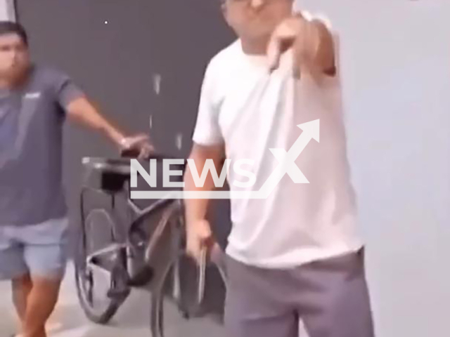 A man shoots at a neighbour in Duque de Caxias, Brazil, on Jan.24,2026. He turned himself to the police. Note: Photo is a screenshot from a video. (Newsflash)