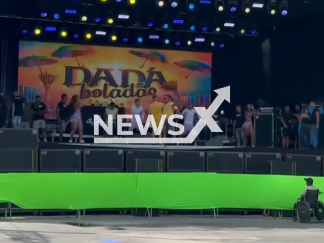 Singer performs for just a few people after a mistake in announcing the schedule in Goiana, in Brazil, on Monday, 16 February 2026. Note: Photo is a screenshot from the video (Thyago Passos/Newsflash)