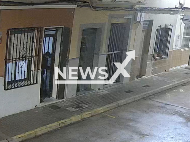 Dog bites man who attempts to kidnap its female owner in Polinya del Xuquer, Spain, on 30 October 2025. The police have arrested him and his three accomplices. Note: Photo is a screenshot from the video (Newsflash)