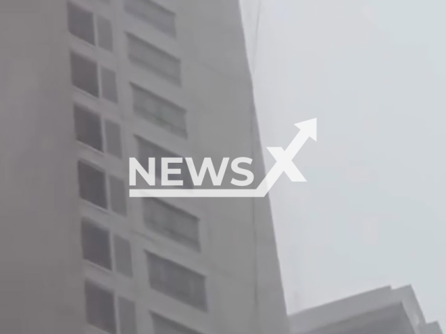A worker dangles during strong winds in Surabaya, Indonesia, on Mar. 02, 2026. One worker died. Note: Photo is a screenshot from the video (Newsflash)