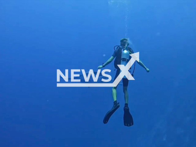 Johan Kinch, 20 swimming with mantas in Fuvahmulah, Maldives, on the 9th of April 2022. Note: Photo is a screenshot from the video (@lalibertaddelmar/Newsflash)