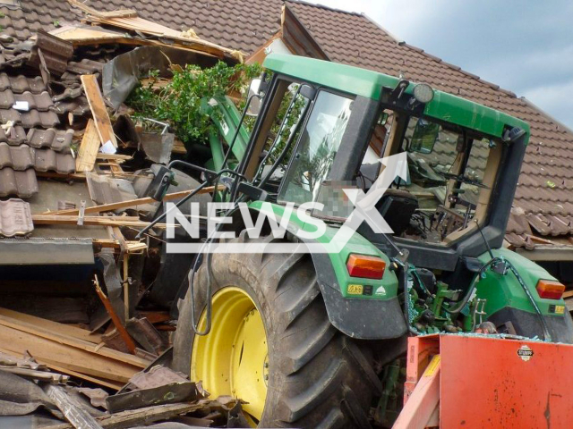 The tractor which an 11-year-old girl from the Austrian state of Carinthia lost control of, before sending it to the roof. Note: Licensed photo. (ff-althofen.at/Newsflash)