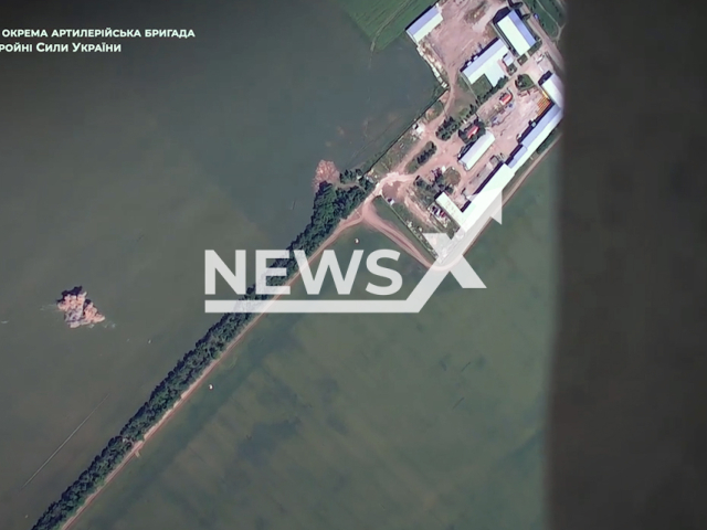 Artillerymen of the 45th Brigade have shared that they had destroyed the Russian fuel depot and eliminated Russian soldiers in June 2022 in Ukraine.
Note: This picture is a screenshot from the video.
(@45oabr/Newsflash)