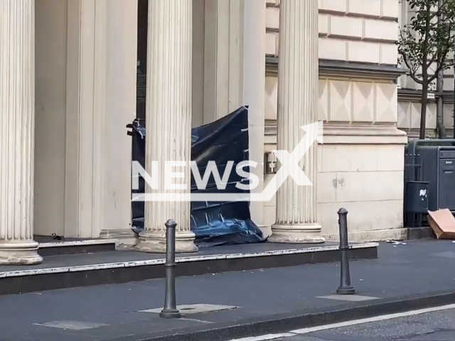 The black foil which the German police used to cover the location of the incident in front of the District Court in the city of Bonn. Note: This photo is a screenshot from a video. (Newsflash)