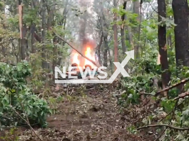 Soldiers of the 25th separate Sicheslav Airborne Brigade spectacularly burned a tank of the Russian invaders in Ukraine. Note: Picture is a screenshot from a video (@dshv25opdbr/Newsflash)