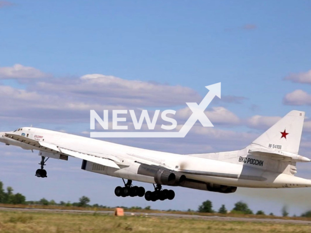 Two Russian strategic missile carriers Tu-160 of long-range aviation performed a planned flight over the neutral waters of the Barents Sea.
Note: Ministry of Defense photo.
(Ministry of Defense of Russia/Newsflash)