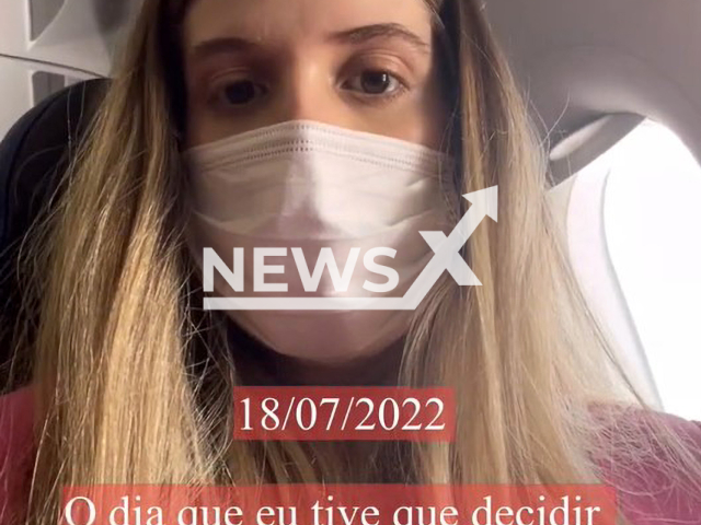 Brazilian doctor Luana Moury on the flight from London to Sao Paulo, where she helped a British passenger who was feeling sick and suffered a faint.
Note: Photo is a screenshot from a video(@medmundoafora/Newsflash).