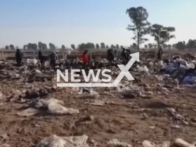 People searching in the garbage site in Las Parejas, Argentina in an undated footage. A treasure of thousands of dollars was found there.
Notes: Picture is a screenshot from a video (Newsflash)