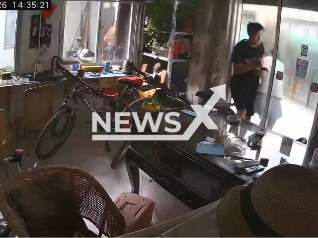 Store sign nearly hits woman in Suzhou, Jiangsu Province, China, Tuesday, July 26. 2022. The sign fell because of the strong wind. Note: This picture is a screenshot from the video (AsiaWire).