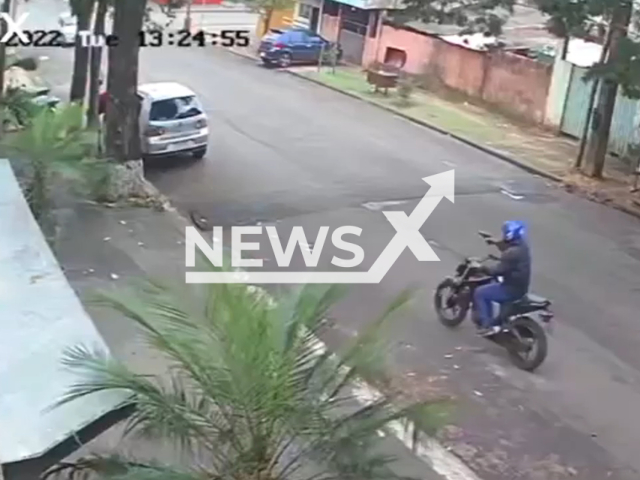 A man on a motorcycle, shoots journalist Humberto Coronel, 33, in Pedro Juan Caballero, Paraguay, on Tuesday, Sept. 6, 2022. He and one of his colleagues reported to police they have both received treats. Note: Picture is a screenshot from a video (Newsflash)