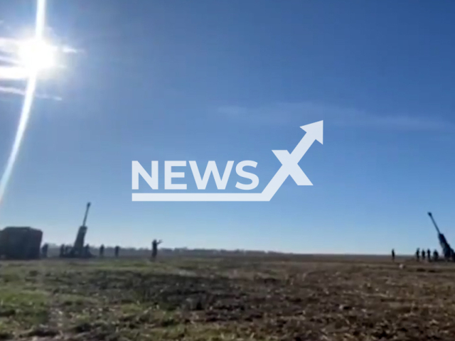 Ukrainian marines prepare the artillery to fire on the Russian military positions in Ukraine in undated footage.
Ukrainian military authorities claim that the marines have destroyed two Russian howitzers, three anti-aircraft guns, and a warehouse with ammunition in a day.
Note: This picture is a screenshot from the video.
(@ukrainian_navy/Newsflash)