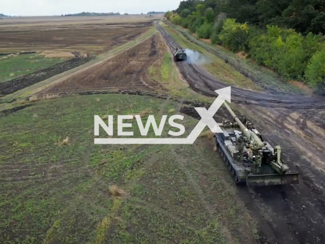 Russian artillerymen of the Southern Military District deploy the self-propelled gun 2C7M "Malka" to the firring positions in Ukraine in undated footage.
The 2S7 Pion or Malka is a Soviet self-propelled 203mm cannon. "2S7" is its GRAU designation.
Note: This picture is a screenshot from the video.
(@mil/Newsflash)