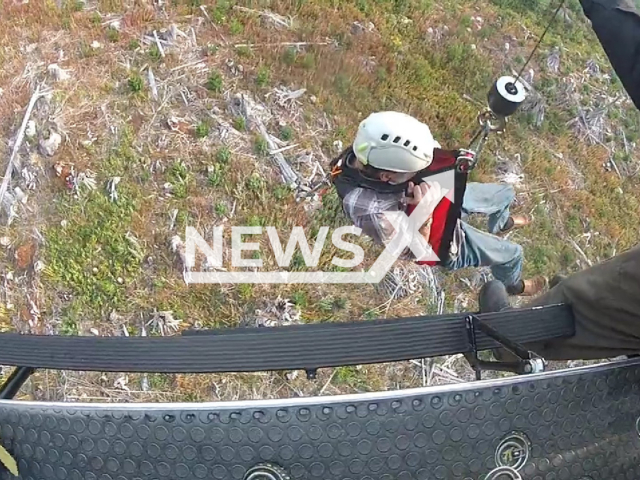 Snohomish Sheriff’s Office deputies pull up one of the rescuees, in Washington, US, on Monday, Sept. 26, 2022. According to the police, the two rescuees did not have any serious injuries as a result of the plane crash. Note: Photo is a screenshot from the video (@SnoCoSheriff/Newsflash)