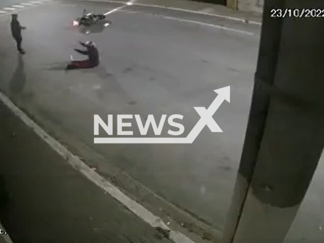 A motorcycle delivery man holds thief at gun point after failed robbery attempt in Sao Paulo, Brazil, on Sunday, Oct. 23, 2022.  
 Police arrived at the scene after hearing gun shots  and the suspect had a gunshot wound in the thigh and was conscious.
Note: Photo is a screenshot from a video. (Newsflash)